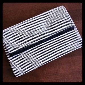 Stella and dot crosshatch black and white clutch